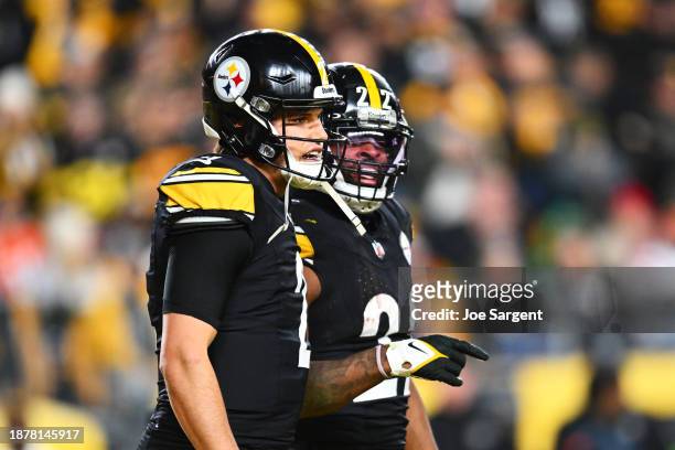 Najee Harris of the Pittsburgh Steelers celebrates after scoring a touchdown with Mason Rudolph during the second quarter of a game against the...