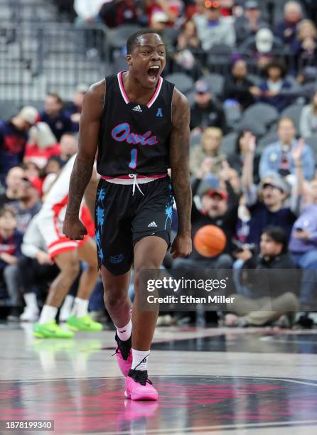 Johnell Davis of the Florida Atlantic Owls reacts after hitting a 3-pointer against the Arizona Wildcats in the second half of the Desert Classic at...