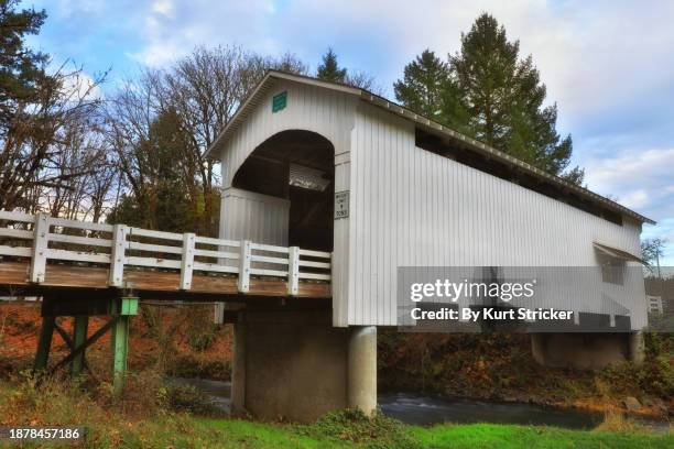 earnest covered bridge - 1938 stock-fotos und bilder