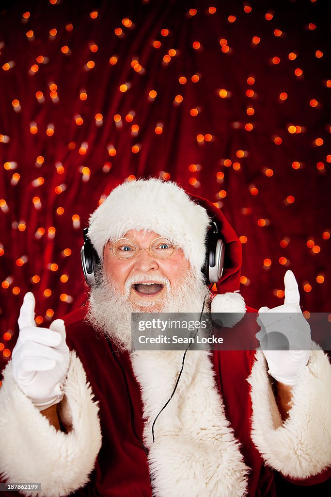 Santa: Dancing Santa with Headphones
