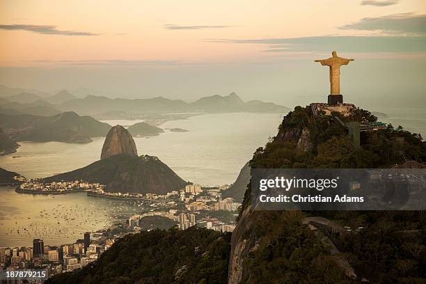 view of rio de janeiro at dusk - rio de janeiro stockfoto's en -beelden