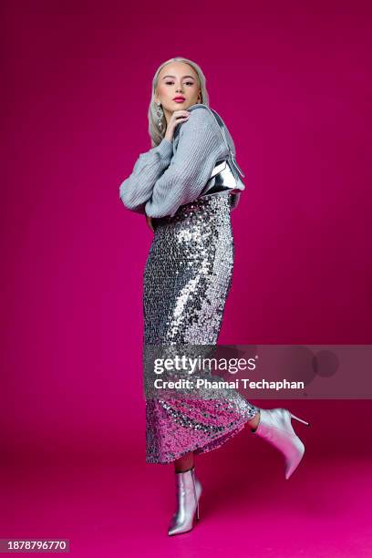 beautiful woman on plain background - woman sequin dress stock pictures, royalty-free photos & images