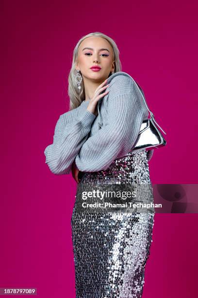 beautiful woman on plain background - pink sequin dress stock pictures, royalty-free photos & images