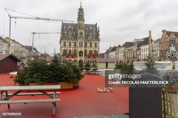 Illustration picture shows closed stalls and an empty market in the city center of Oudenaarde, Wednesday 27 December 2023. After a fatal accident...