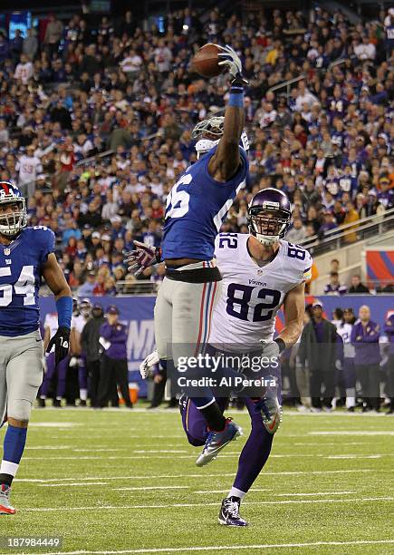 Safety Antrel Rolle of the New York Giants has an Interception against the Minnesota Vikings at MetLife Stadium on October 21, 2013 in East...
