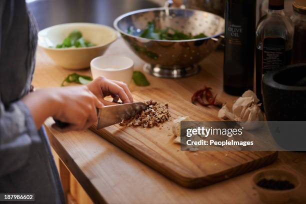 she only uses the best! - cutting board stockfoto's en -beelden