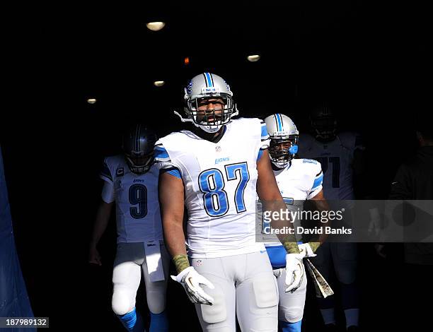 Brandon Pettigrew of the Detroit Lions takes the field against the Chicago Bears on November 10, 2013 at Soldier Field in Chicago, Illinois.