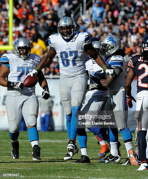 Brandon Pettigrew of the Detroit Lions plays against the Chicago Bears on November 10, 2013 at Soldier Field in Chicago, Illinois.