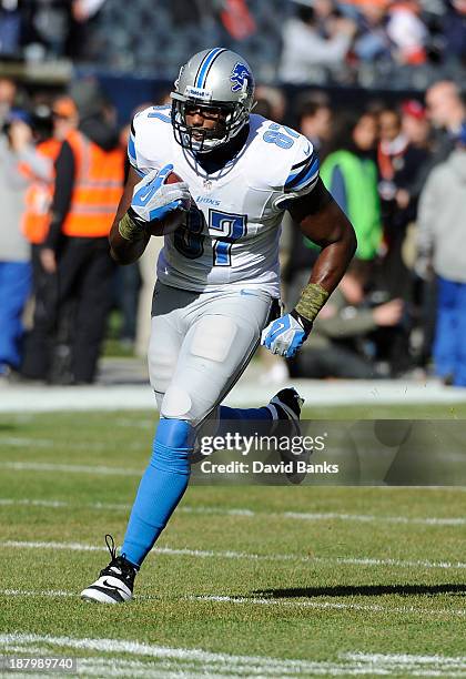 Brandon Pettigrew of the Detroit Lions warms up before the game against the Chicago Bears on November 10, 2013 at Soldier Field in Chicago, Illinois.