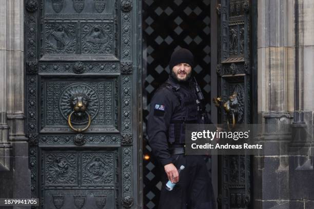 Police conduct security checks on visitors arriving for Christmas Vespers on Christmas Eve at Cologne cathedral on December 24, 2023 in Cologne,...