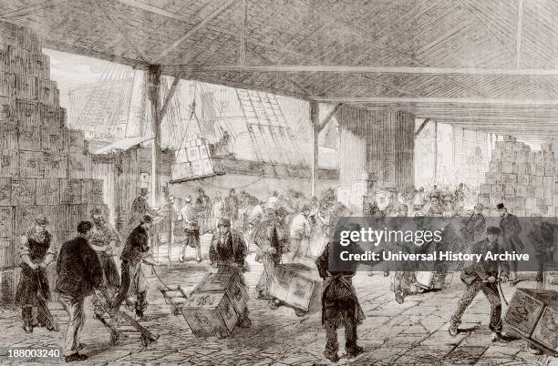 Cases Of Tea Being Unloaded From A China Clipper At The London Docks In 1868. From L'univers Illustre Published In Paris In 1868.