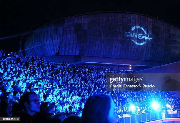 Crowds gather to watch the 'The Hunger Games: Catching Fire' Premiere during The 8th Rome Film Festival at Auditorium Parco Della Musica on November...