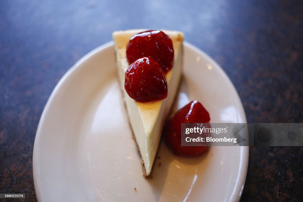 Patrons Dine At The Cheesecake Factory Restaurant In Kentucky