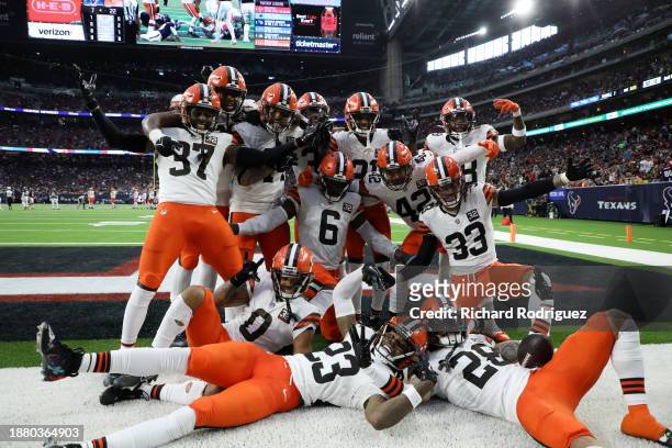 Jeremiah Owusu-Koramoah of the Cleveland Browns celebrates an interception with his teammates during the second quarter against the Houston Texans at...