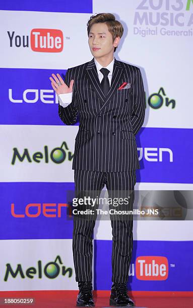 Will poses for photographs upon arrival during the 2013 Melon Music Awards at Olympic Gymnastics Stadium on November 14, 2013 in Seoul, South Korea.