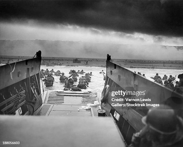 digitally restored vintage world war ii photo of american troops wading ashore on omaha beach during the d-day invasion on june 6, 1944.  - normandie stock-fotos und bilder