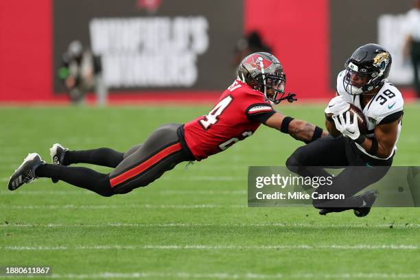 Jamal Agnew of the Jacksonville Jaguars catches a pass against Carlton Davis III of the Tampa Bay Buccaneers during the second quarter at Raymond...