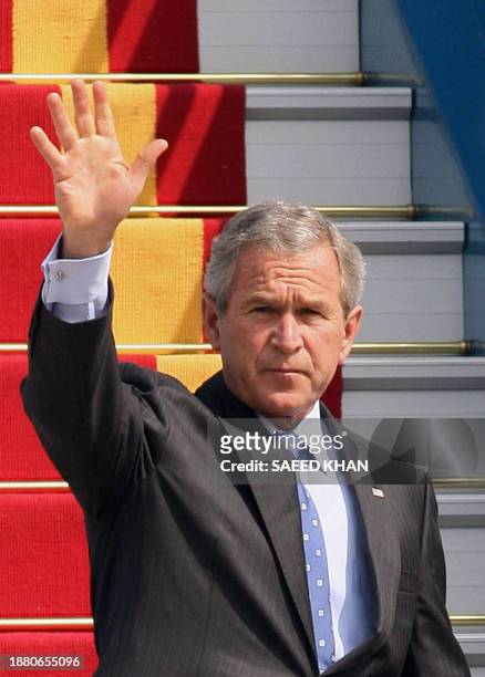 President George W. Bush salutes his Vietnamese hosts upon his arrival at Hanoi airport, 17 November 2006. President Bush arrived to attend a summit...