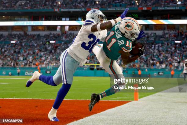 Juanyeh Thomas of the Dallas Cowboys breaks up a pass intended for Cedrick Wilson Jr. #11 of the Miami Dolphins during the second quarter at Hard...