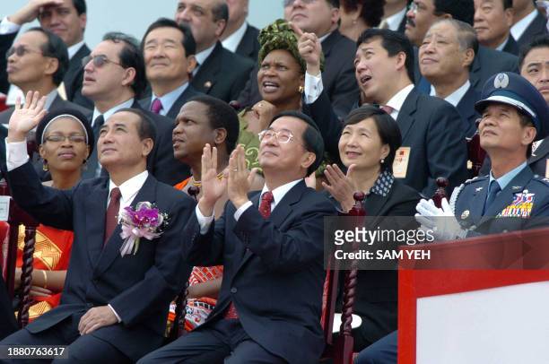 Taiwan President Chen Shui-bian claps his hands during the National Dday ceremony in Taipei 10 October 2007. Taiwan flexed its military muscles,...