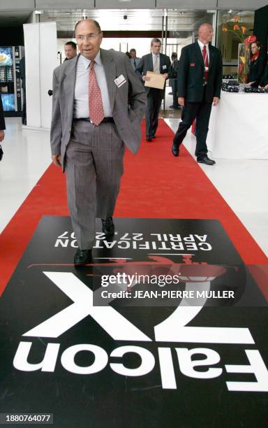 Serge Dassault, président d'honneur du groupe Dassault Aviation arrive, le 27 avril 2007 à Mérignac près de Bordeaux, pour recevoir les certificats...