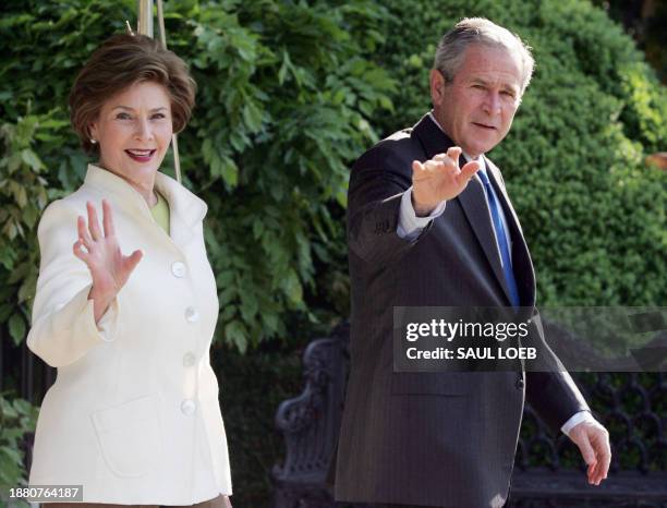 President George W. Bush and First Lady Laura Bush walk to Marine One 13 May 2007 on the South Lawn of the White House in Washington DC. Bush will...