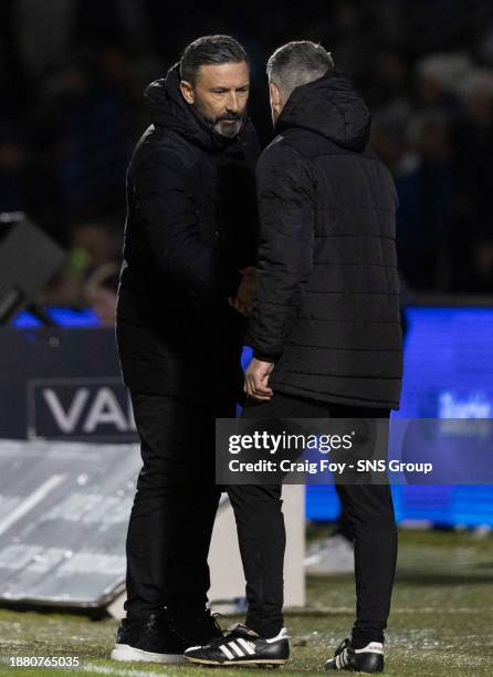 St Mirren Manager Stephen Robinson shakes hands with Kilmarnock Manager Derek McInnes during a cinch Premiership match between St Mirren and...