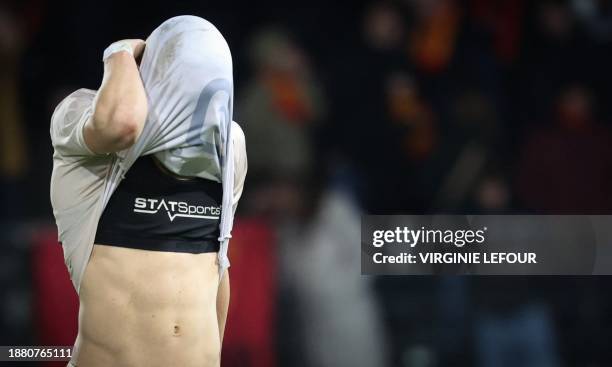 Mechelen's Norman Bassette looks dejected after a soccer match between Sporting Charleroi and KV Mechelen, Wednesday 27 December 2023 in Charleroi,...