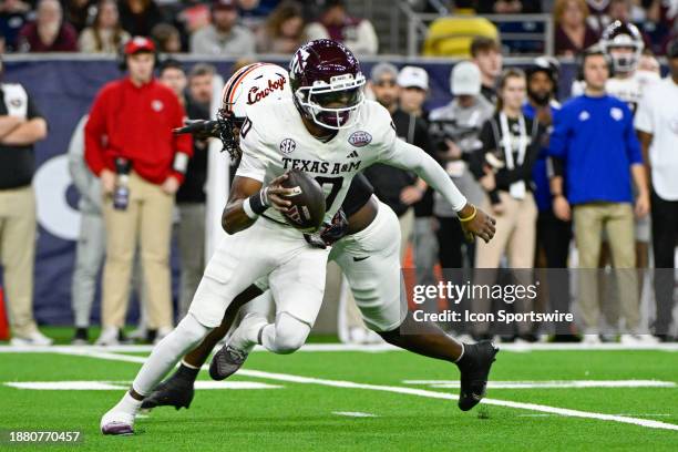 Marcel Reed Sacked Safety First Icon Photos and Premium High Res Pictures - Getty Images