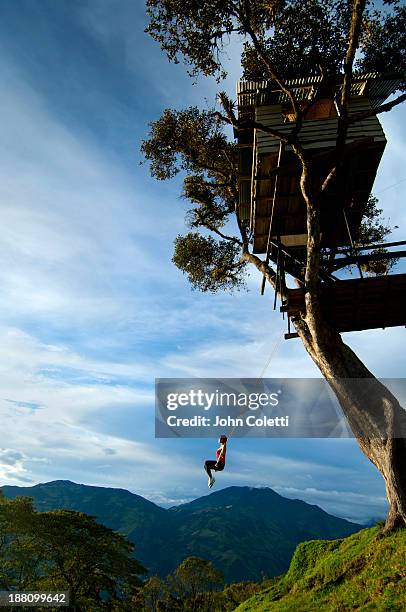 banos, ecuador - schaukel stock-fotos und bilder