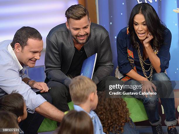 Alan Tacher, Ricky Martin and Karla Martinez are on the set of Univisions "Despierta America" on November 15, 2013 in Miami, United States.