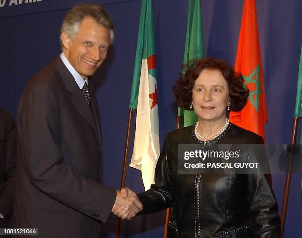 Le ministre Français des Affaires étrangères Dominique de Villepin accueille son homologue Espagnole Ana Palacio, le 09 avril 2003 à Sainte-Maxime,...