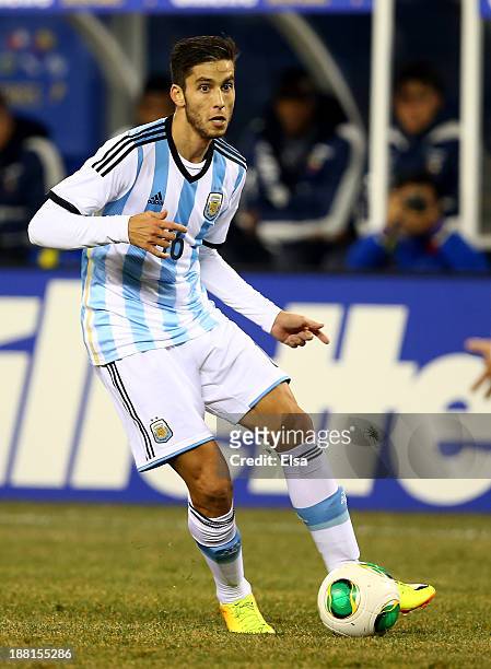 Ricardo Alvarez#16 of Argentina takes the ball in the first half against Ecuador during a friendly match at MetLife Stadium on November 15, 2013 in...