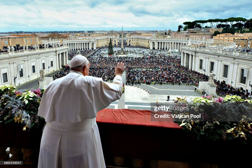 Pope Francis Delivers His Christmas Urbi Et Orbi Blessing