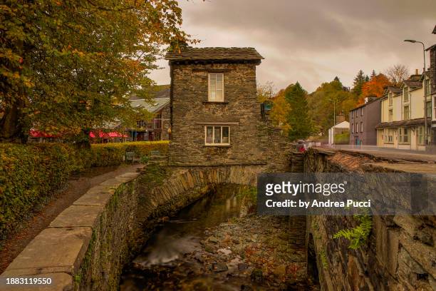 bridge house, ambleside, lake district, cumbria, united kingdom - kingdom of england stock pictures, royalty-free photos & images