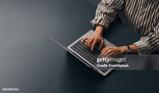 an unrecognizable businesswoman working in her office on her computer - en människa bildbanksfoton och bilder