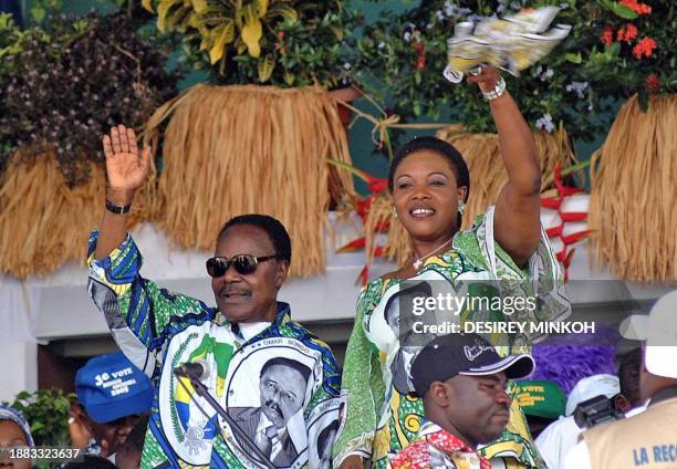 Gabon's President Omar Bongo and his wife Edith-Lucie wave to supporters during his last meeting 26 November 2005 at the Omar Bongo Ondimba Stadium...