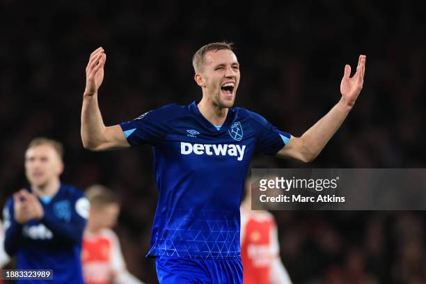 Tomas Soucek of West Ham United celebrates scoring the opening goal during the Premier League match between Arsenal FC and West Ham United at...