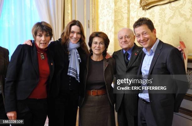 French First Lady Carla Bruni-Sarkozy poses for a picture with the president of Aides, an association to help people with hiv, Bruno Spire , French...