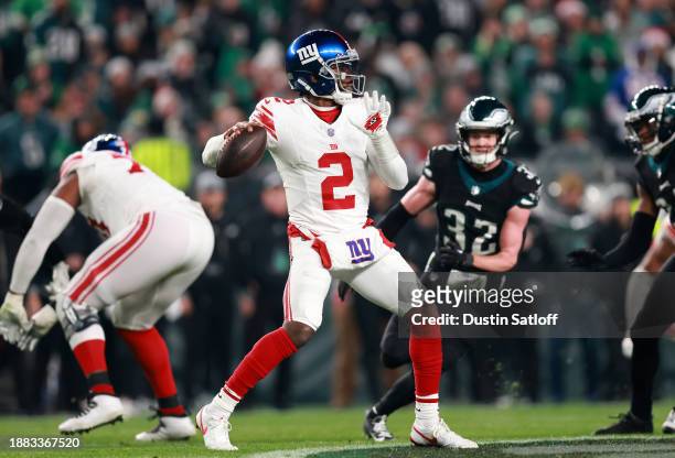 Tyrod Taylor of the New York Giants looks to pass the ball during the third quarter against the Philadelphia Eagles at Lincoln Financial Field on...