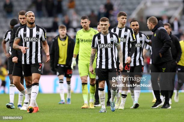 Kieran Trippier and team mates of Newcastle United look dejected following their sides defeat in the Premier League match between Newcastle United...