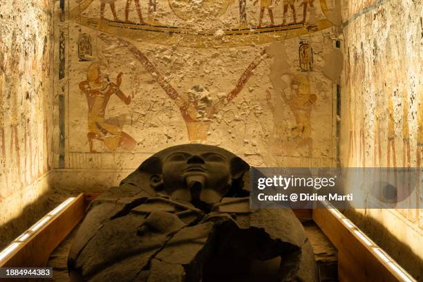 burial chamber in the tomb of ramsses v and vi in luxor - didier marti stock pictures, royalty-free photos & images