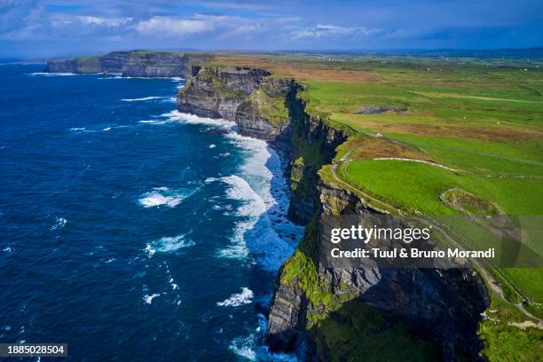 ireland, county clare, cliffs of moher - república de irlanda fotografías e imágenes de stock