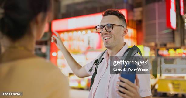 man ask woman for directions - stranger stock pictures, royalty-free photos & images