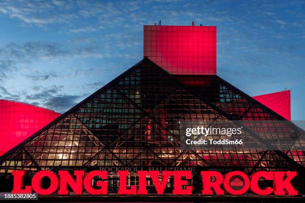 rock and roll hall of fame, cleveland, oh - cleveland ohio stock pictures, royalty-free photos & images