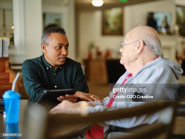 senior citizen care - mantelzorg stockfoto's en -beelden