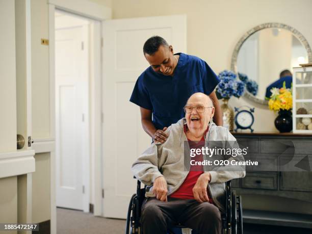 atención a la tercera edad - vivienda-con-asistencia fotografías e imágenes de stock