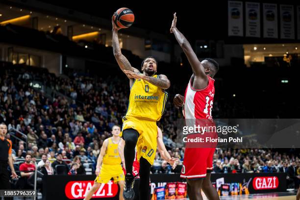Sterling Brown of ALBA Berlin and Moustapha Fall of Olympiakos Piraeus during the Turkish Airlines EuroLeague match between ALBA Berlin and...