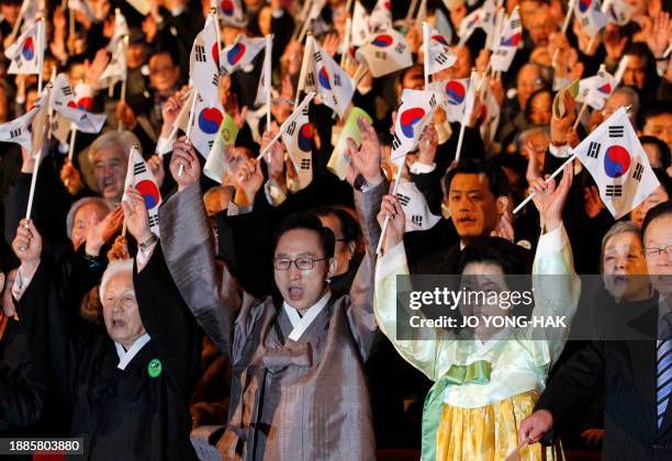 South Korea President Lee Myung-bak and his wife Kim Yoon-ok give three cheers at the 92nd anniversary of the 1919 March 1 Independence Movement...