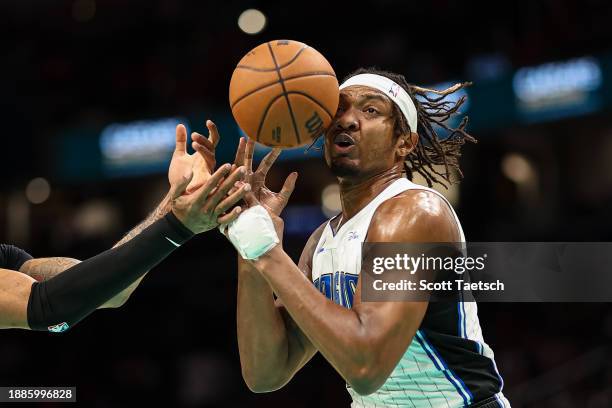 Wendell Carter Jr. #34 of the Orlando Magic fights for the ball against Daniel Gafford of the Washington Wizards during the first half at Capital One...